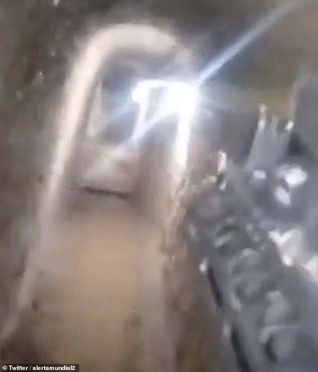 Die Bodycam eines venezolanischen Sicherheitsbeamten zeigte den Tunnel, der unter einem der Gefängnisgebäude gebaut wurde
