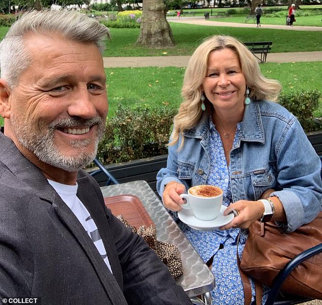 Herzzerreißend: Der Postbote Roger verlor vor 18 Monaten seine geliebte Frau Joanne, 52, an Krebs und meldete sich bei der neuen ITV1-Datingshow an, um weiterzumachen