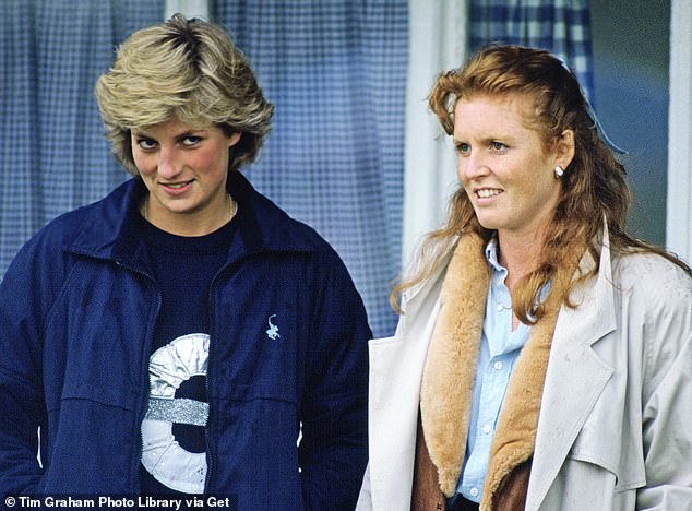 Obwohl Fergie und Diana befreundet waren, sahen sie sich ständigen Vergleichen ausgesetzt, wobei die Herzogin diese Woche verriet, dass sie infolgedessen „jahrelang“ mit Selbsthass zu kämpfen hatte