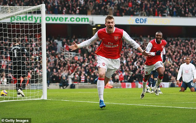 Nicklas Bendtner war der unwahrscheinliche Held, als Arsenal Juande Ramos die erste Niederlage im Norden Londons beibrachte