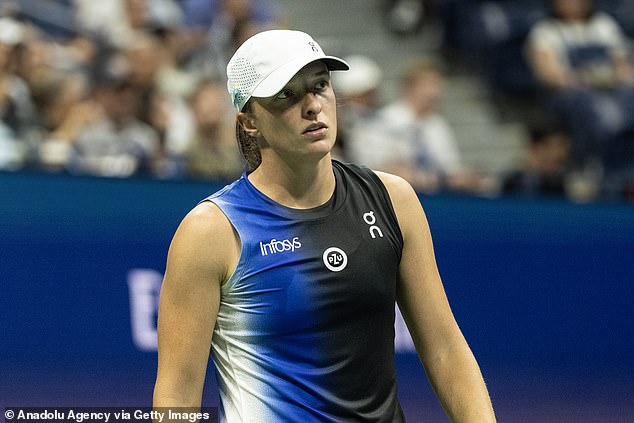Tennisstar Iga Swiatek sagt, dass das Aufkleben des Mundes während des Trainings ihr dabei geholfen hat, ihre Ausdauer zu verbessern