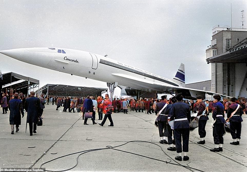 Der Prototyp ist hier bei seiner öffentlichen Premiere in Toulouse abgebildet.  Die schnellste Transatlantiküberquerung aller Zeiten der Concorde fand am 7. Februar 1996 statt, als sie den Abschnitt von JFK nach London Heathrow in nur zwei Stunden, 52 Minuten und 59 Sekunden absolvierte