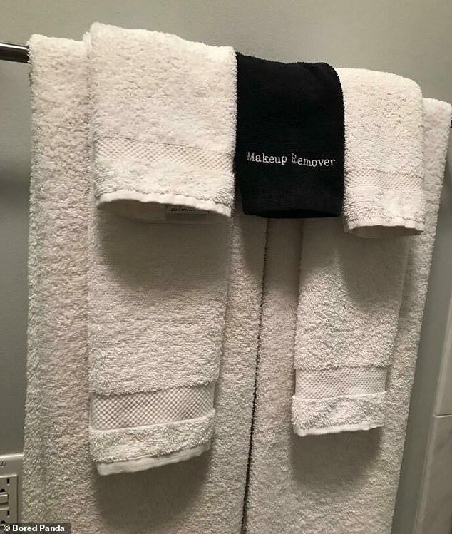 Ein anderes Hotel bot seinen Gästen einen schwarzen Waschlappen an, um ihr Make-up zu entfernen, damit die weißen keine Flecken bekommen