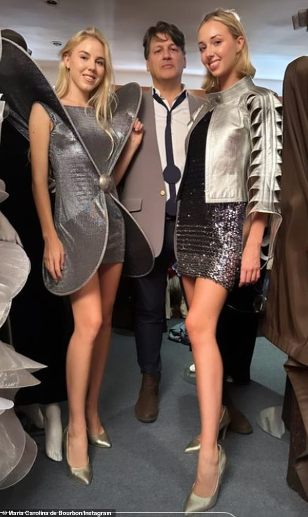 Italienische Erbin-Schwestern haben verraten, dass sie für Pierre Cardin auf der Paris Fashion Week auf dem Laufsteg waren