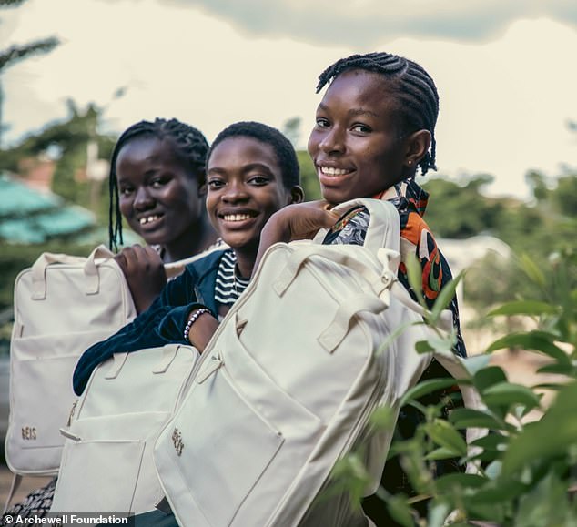 Die Archewell Foundation hat Mittel bereitgestellt, um Schülerinnen in dem westafrikanischen Land zu Beginn ihres neuen Semesters zu unterstützen