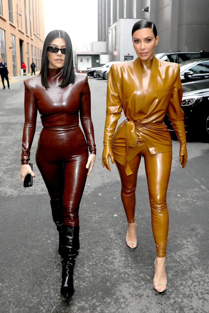 Wir brechen jeden „verletzenden“ Seitenhieb auf den „hitzigen“ Anruf von Kim und Kourtney Kardashian auf, der ihre Fehde neu entfachte