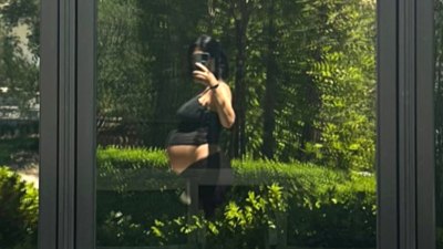 Die schwangere Kourtney Kardashian teilt ihr wachsendes Bumpdate-Bild