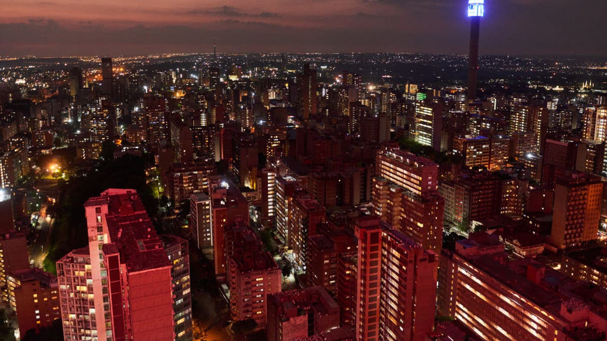 Skyline von Johannesburg bei Nacht