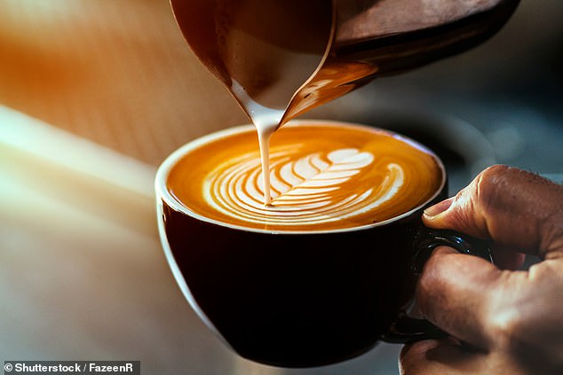 Ich habe herausgefunden, dass Kaffee – selbst schwarzer Kaffee und ohne Zucker – zu großen Blutzuckerspitzen führt, insbesondere wenn er gleich morgens konsumiert wird