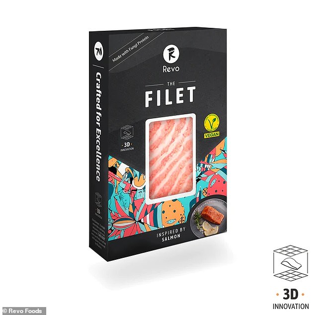 Das Food-Tech-Start-up Revo Foods hat sich die Ehre zu eigen gemacht, das erste 3D-gedruckte vegane Lebensmittel in ein Supermarktregal geliefert zu haben, ein auf Pilzen basierendes Filet mit dem Namen „THE FILLET – Inspired by Salmon“.