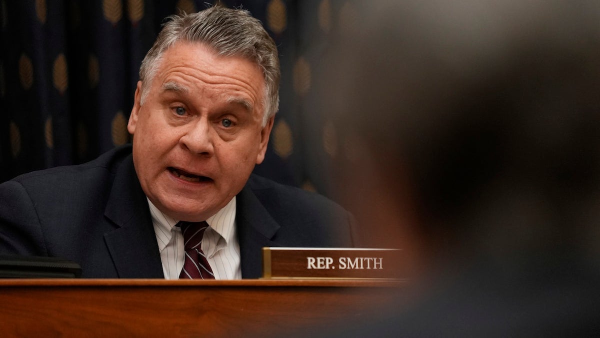 Der Abgeordnete Chris Smith, ein Republikaner aus New Jersey, spricht während einer Anhörung des Ausschusses für auswärtige Angelegenheiten des Repräsentantenhauses am 10. März 2021.