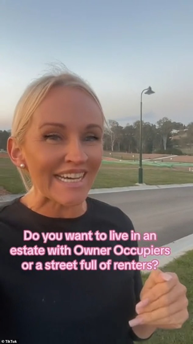 Die Immobilienmaklerin Karen Robinson wurde im Internet kritisiert, nachdem ein TikTok-Video darauf hindeutete, dass das Hauptverkaufsargument einer Wohnsiedlung darin bestand, dass Mieter nicht hereingelassen wurden