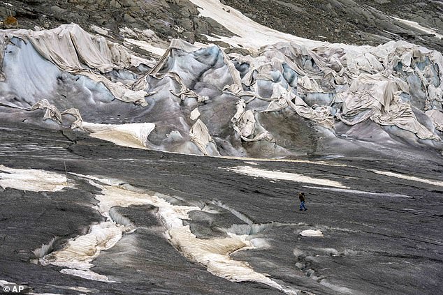 Die Schweiz hat in den letzten zwei Jahren 10 Prozent ihrer Gletscher verloren, da heiße Sommer und Schneemangel den Eisverlust „dramatisch“ beschleunigen