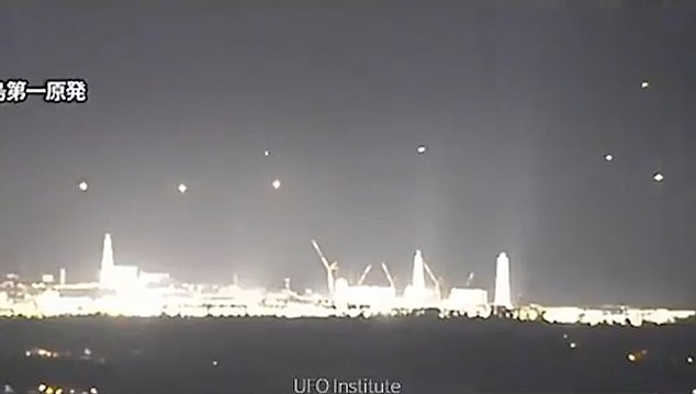 Eine angeblich unbekannte Flugobjektsichtung am Nachthimmel über Japan