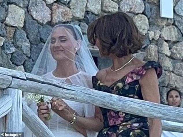 Die milliardenschwere Hühnererbin heiratete ihre Liebste im sehr „exklusiven“ und „schicken“ Hotel Il Pellicano in der Toskana