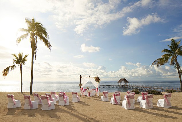 Das Resort ist eine märchenhafte Kulisse für Hochzeiten – Paare geben sich vor der Kulisse des Indischen Ozeans das Ja-Wort