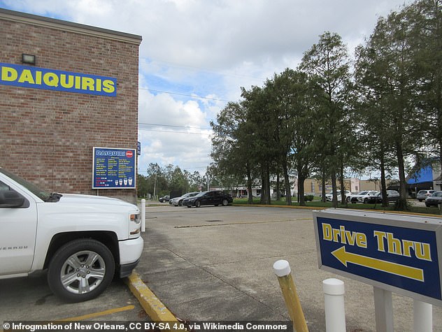 Drive-in-Daiquiri-Läden sind in den USA ein ungewöhnlicher Brauch. Oben ist einer in Harahan, Louisiana, im Jahr 2021. Bild mit freundlicher Genehmigung von Creative Commons