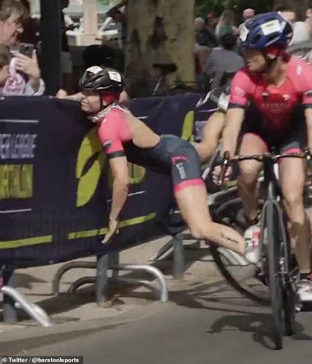 Nicole van der Kaay hatte Glück, eine schwere Verletzung zu vermeiden, als sie während des Rennens in Toulouse, Frankreich, in die Leitplanken geschleudert wurde