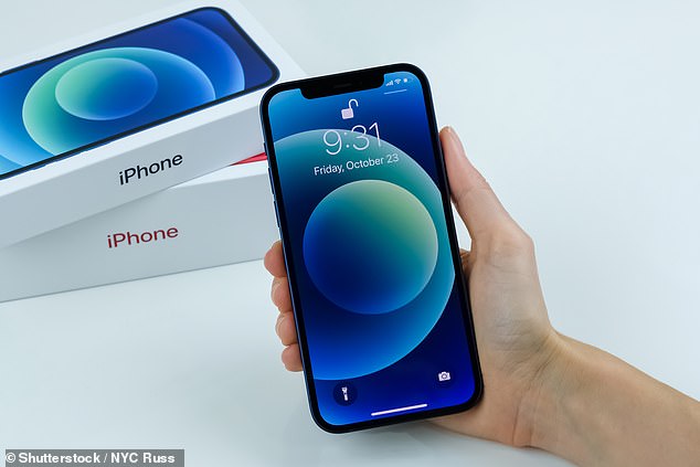 Die Aufsichtsbehörden in Deutschland und Belgien werden die potenziellen Gesundheitsrisiken im Zusammenhang mit dem iPhone 12 von Apple prüfen, einen Tag nachdem Frankreich den Verkauf von Geräten wegen Strahlungsängsten verboten hat