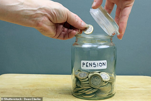 Defizit: Arbeitnehmer im Alter von 22 bis 32 Jahren werden bei Eintritt in den Ruhestand voraussichtlich über ein Jahreseinkommen von etwa 52.699 £ verfügen, was ihnen im Ruhestand 26.350 £ pro Jahr fehlen würde