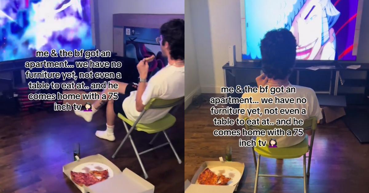 Mann kauft Fernseher vor Möbeln, nachdem er mit seiner Freundin in eine neue Wohnung gezogen ist