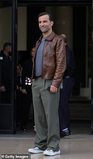 Stilvoll: Der französische Designer Nicolas Ghesquière sah in einer braunen Lederjacke elegant aus