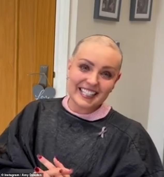 Gesundheitsupdate: Die professionelle Tänzerin hatte einen kurzen Cameo-Auftritt im Titel der Show, nachdem sie während einer Chemotherapie gegen Brustkrebs nicht an der Serie teilnehmen konnte