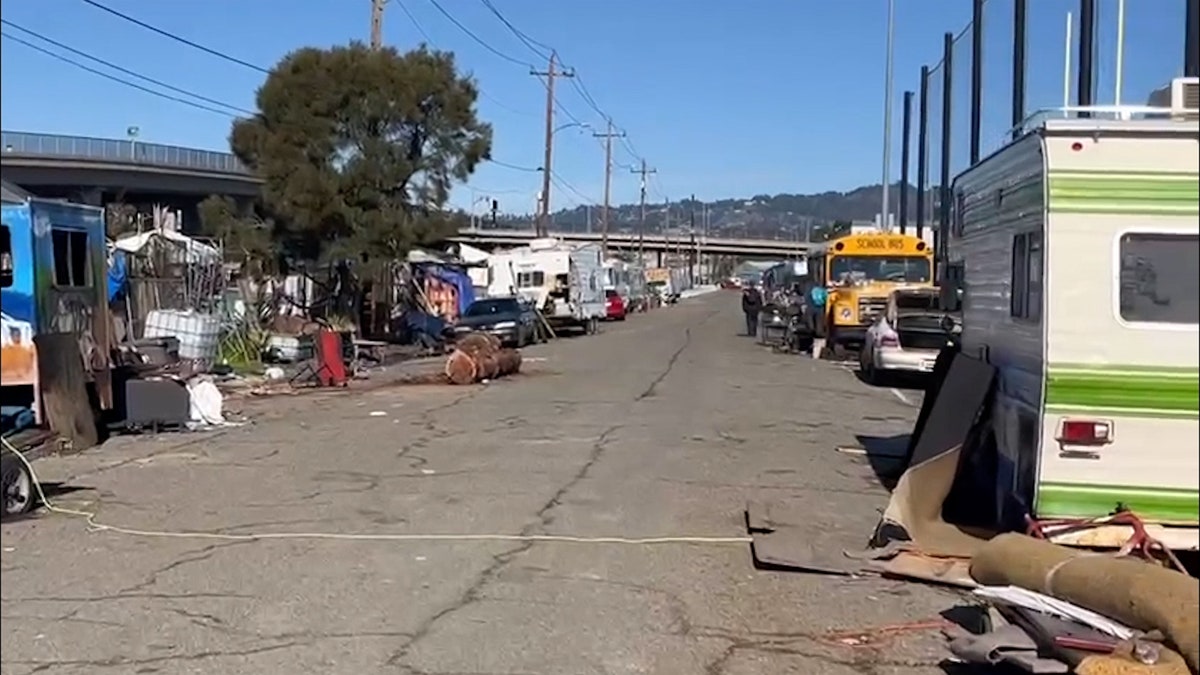 Wohnmobile säumen die Straßen von Oakland