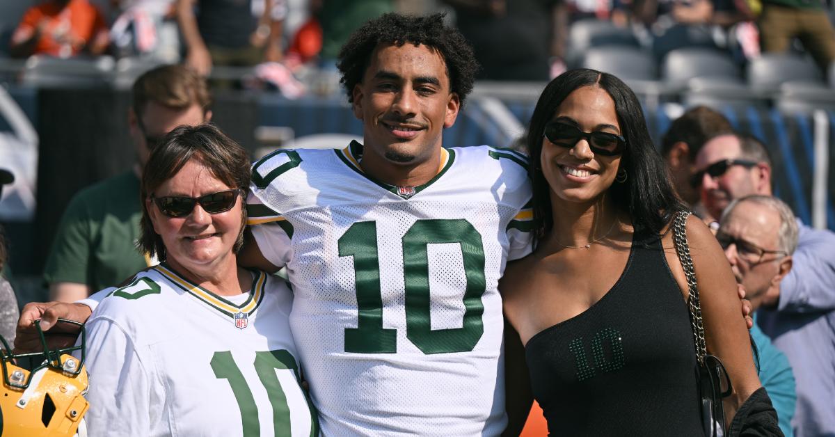 Jordan Love mit seiner Mutter Anna und seiner Freundin Ronika vor dem Packers-Bears-Spiel am 10. September 2023.