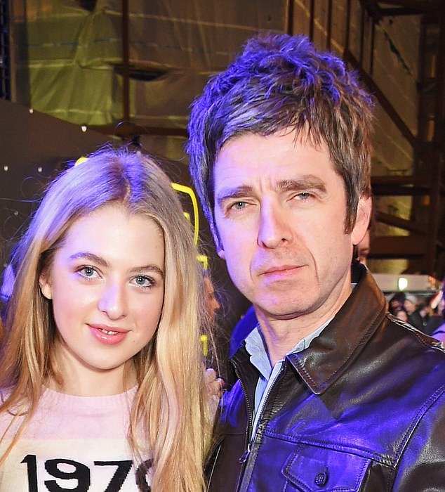If the surname hadn't given it away, Anais is daughter of Noel Gallagher, from rock band Oasis