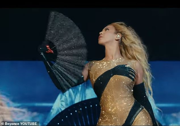 Interessant: „Renaissance: Ein Film von Beyoncé“ erscheint am 1. Dezember und soll „die Reise der Renaissance-Welttournee vom Anfang über die Eröffnung bis zum Finale akzentuieren“.