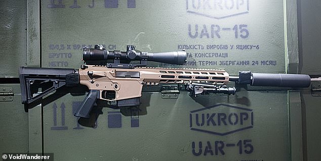 Es ist bekannt, dass die Einheit das UAR-10 einsetzt, ein ukrainisches Gewehr