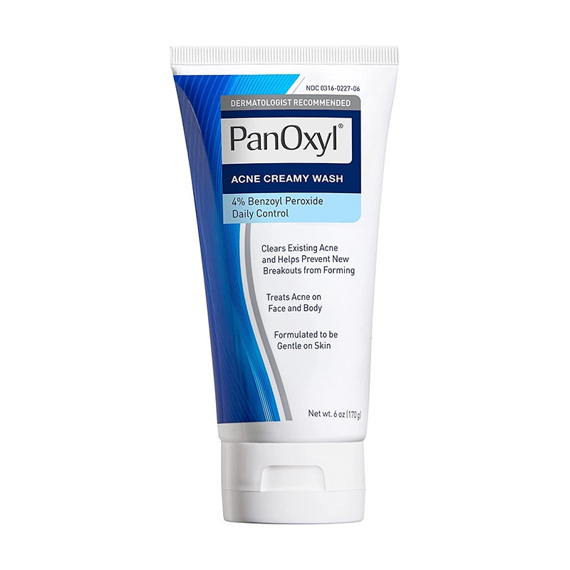 PanOxyl Acne Creamy Wash: Eine weiß-blaue Tube auf weißem Hintergrund
