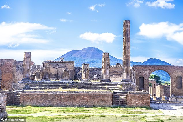 Wenn wir 2.000 Jahre zurückspulen, war Pompeji, 14 Meilen südöstlich von Neapel, eine pulsierende Stadt.  Doch am 24. August 79 n. Chr. wurde es durch den Ausbruch des nahegelegenen Vesuvs zerstört