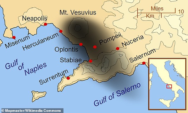 Die Karte zeigt die Lage von Pompeji und anderen durch den Ausbruch zerstörten Städten.  Die schwarze Wolke stellt die allgemeine Verteilung von Asche und Schlacke dar