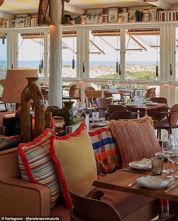 Eines der neuesten Restaurants, die in Comporta eröffnet wurden, ist Praia na Comporta.  Das rustikal aussehende Strandhaus im Ski-Stil inmitten der Sanddünen wurde von Philippe Starck entworfen