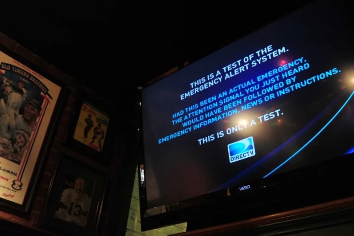 EAS-Testnachricht wird auf einem Fernseher gezeigt.