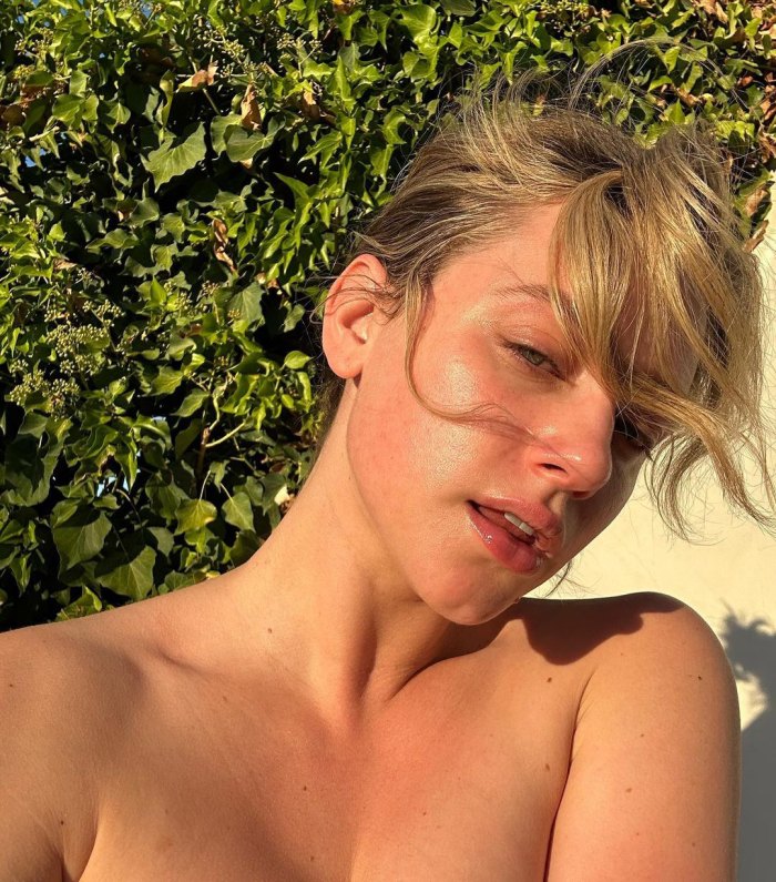 Lili Reinhart hebt „Make-up-freie“ Haut auf einem Oben-Ohne-Foto hervor und spricht offen über ihre Akne-Probleme