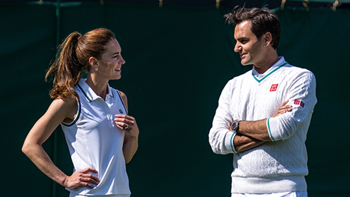 Prinzessin von Wales und Roger Federer lachen vor dem Tennisspiel in Wimbledon