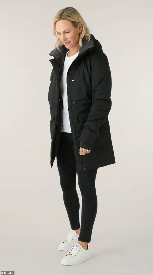 An anderer Stelle trug sie die Marina Primaloft Rain Jacket in Schwarz, die im Einzelhandel für 220 £ erhältlich ist