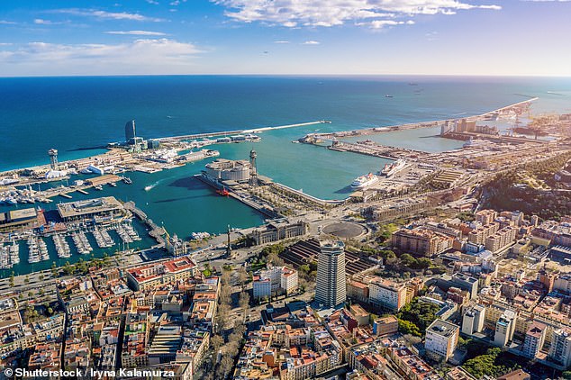 Alle Kreuzfahrtschiffe werden gezwungen sein, im weniger zentral gelegenen Südhafen Barcelonas am Pier Moll Adossat (oben rechts) anzulegen.