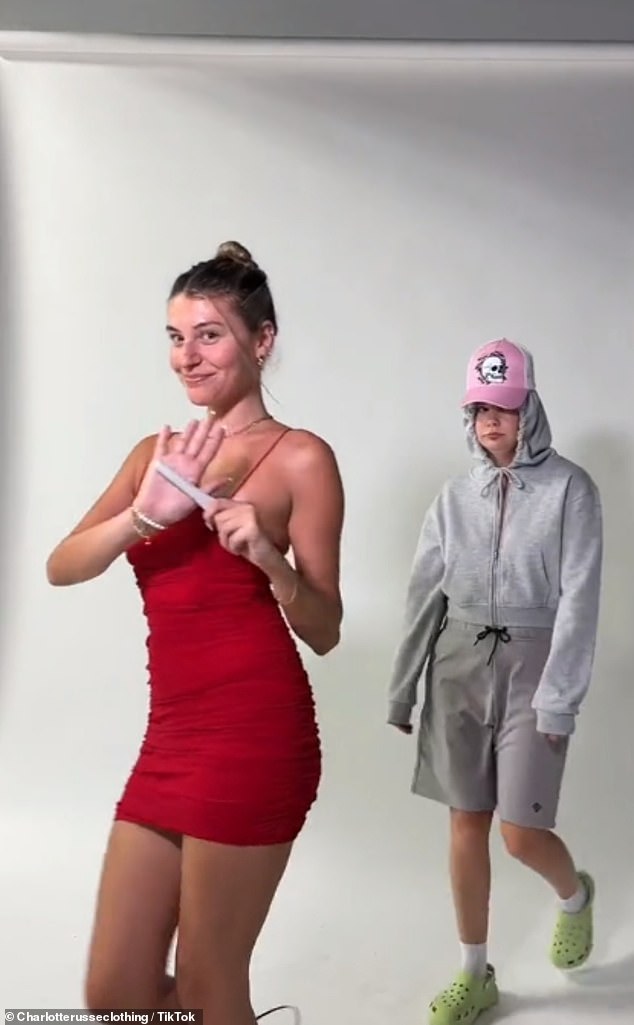 Sogar die Modemarke Charlotte Russe machte mit und teilte auf ihren Konten Videos von Models, die den Hailey-Justin-Look rocken