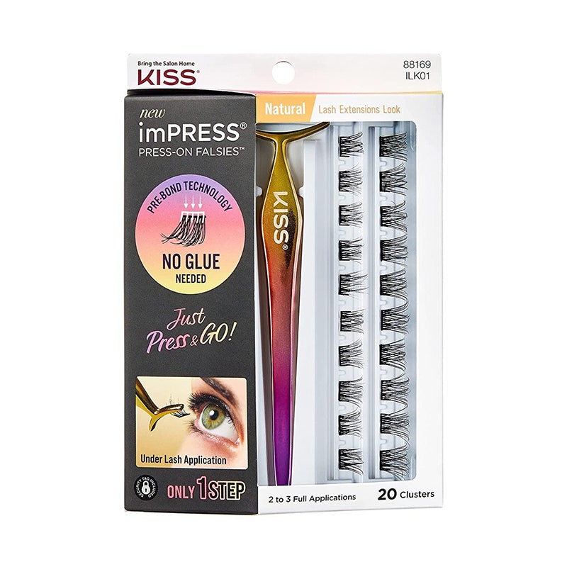 Eine Schachtel des Kiss imPress Falsies Wimperncluster-Kits auf weißem Hintergrund