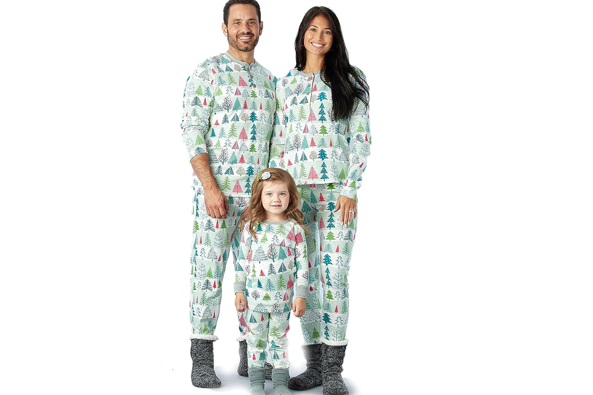 Eine Familie in Pyjamas mit Baummuster