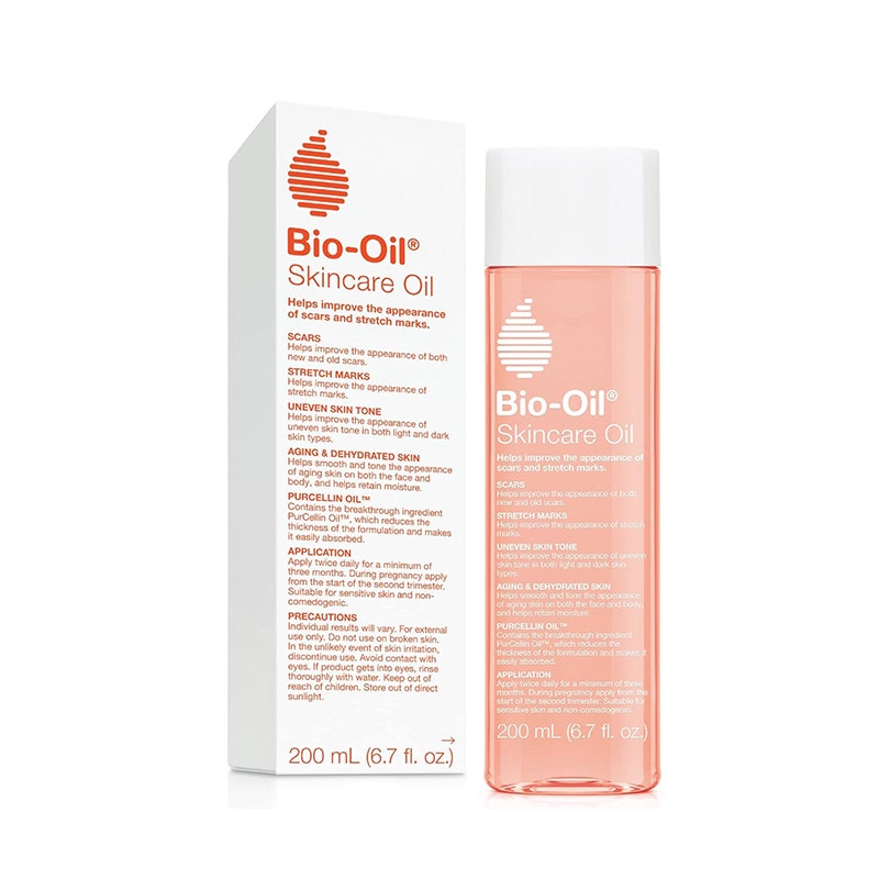 Das Bio-Oil Skincare Körperöl auf weißem Hintergrund