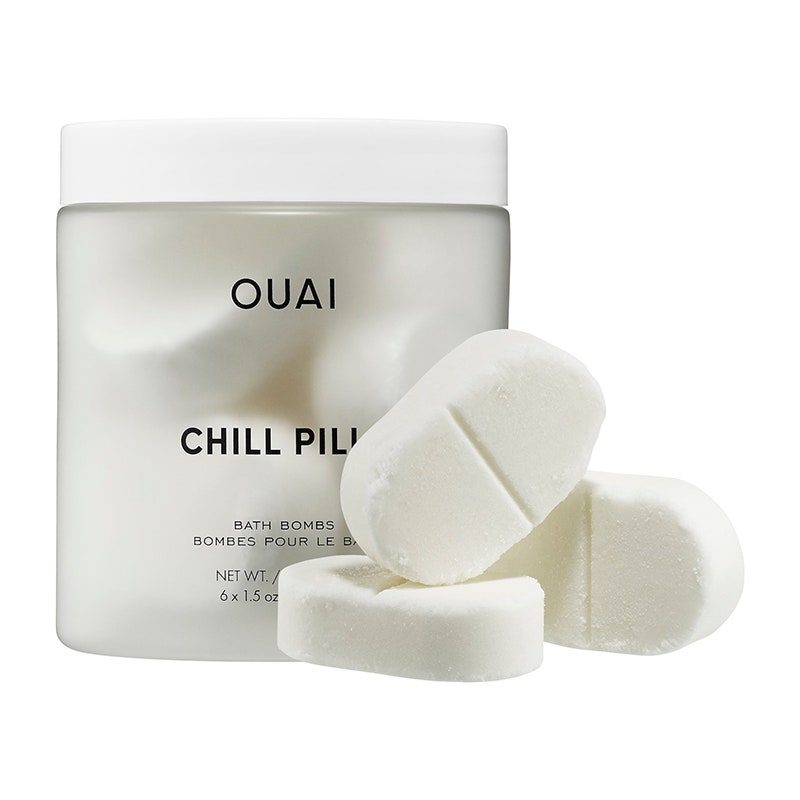 Die Ouai Chill Pills auf weißem Hintergrund