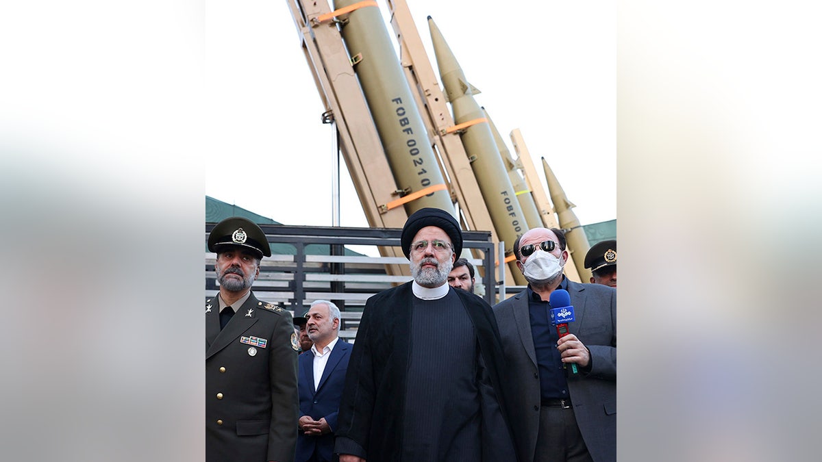 Iranische Raketen hinter Präsident Ebrahim Raisi