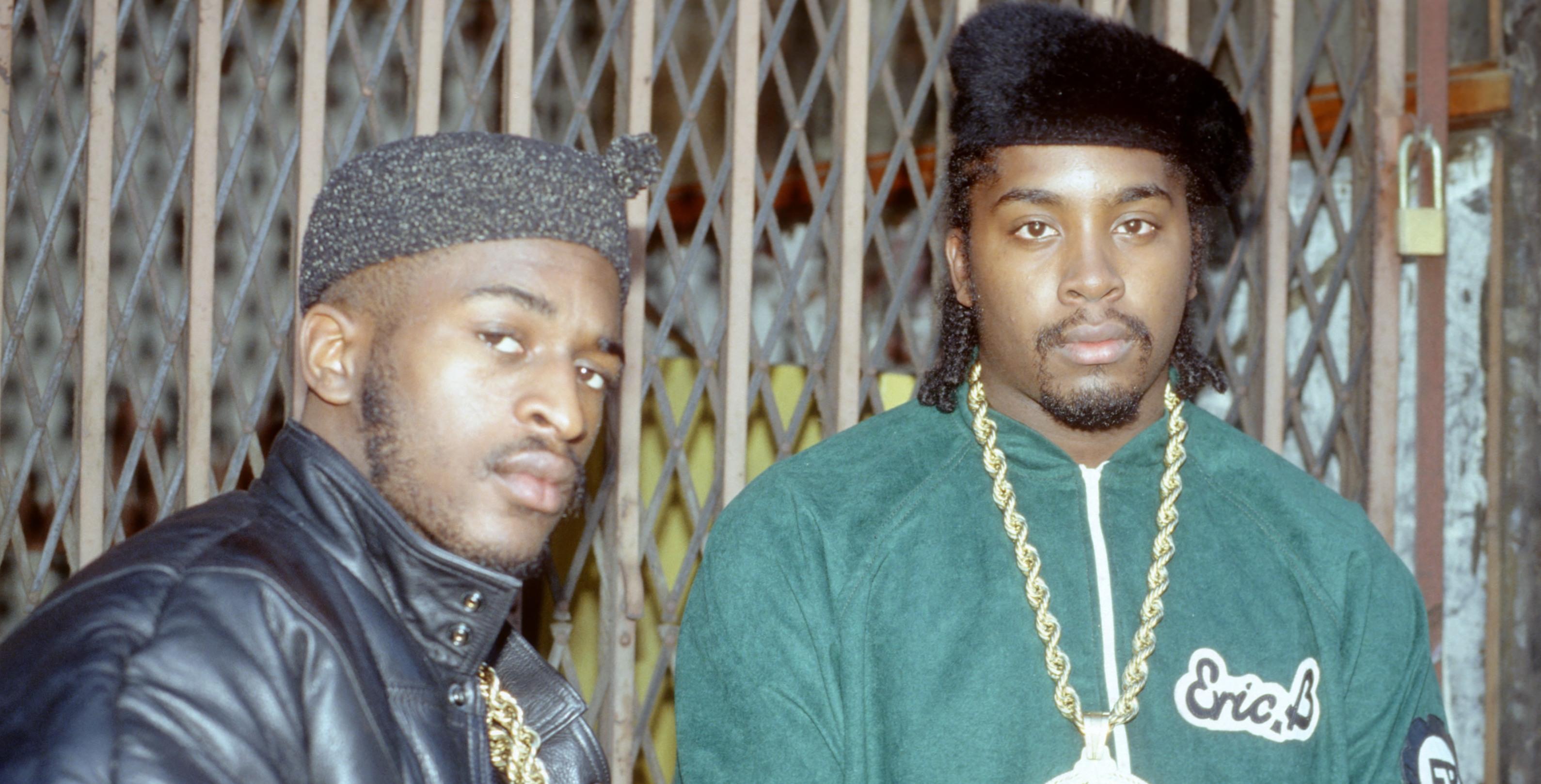 Die Rapper Eric B und Rakim posieren 1987 für eine Porträtsitzung in New York, New York