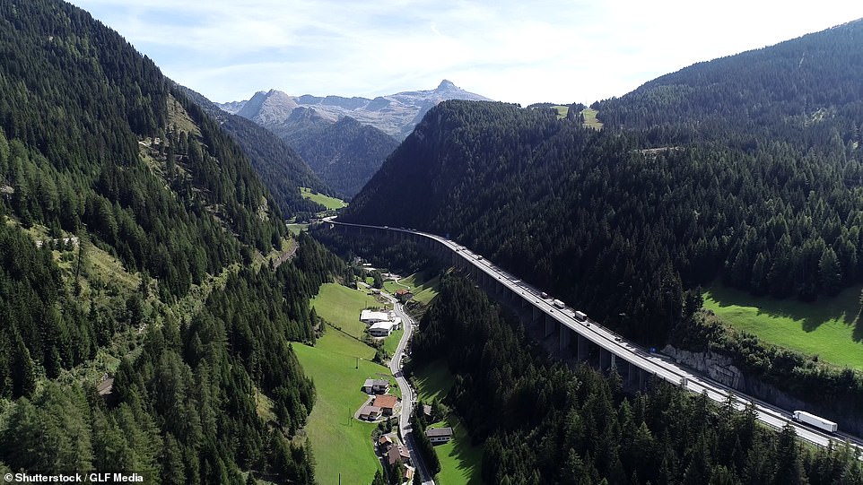 Ysenda war erstaunt darüber, wie sich „Österreich auf magische Weise in Italien verwandelt“, nachdem man den Brenner überquert hat (siehe Abbildung oben).