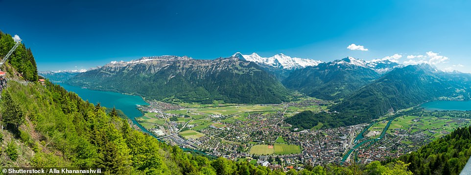 Ysenda besuchte Interlaken in der Schweiz, das „atemberaubend zwischen zwei Seen liegt“
